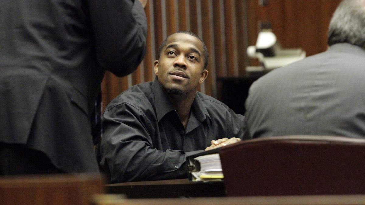 ROBIN TRIMARCHI rtrimarchi@ledger-enquirer.comVashon Walker sits in Superior Court Wednesday during his trial on charges of malice murder, felony murder and aggravated assault in the June 2014 shooting death of his girlfriend Jessica Osborne in their Forrest Road home.  12.16.15