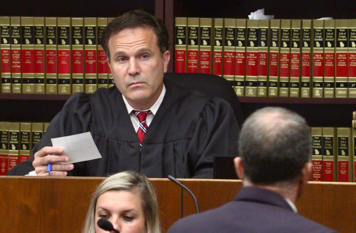 Superior Court Judge John Martin holds a note from the jury during deliberations in the Columbus murder trial of Lydell Sparks.