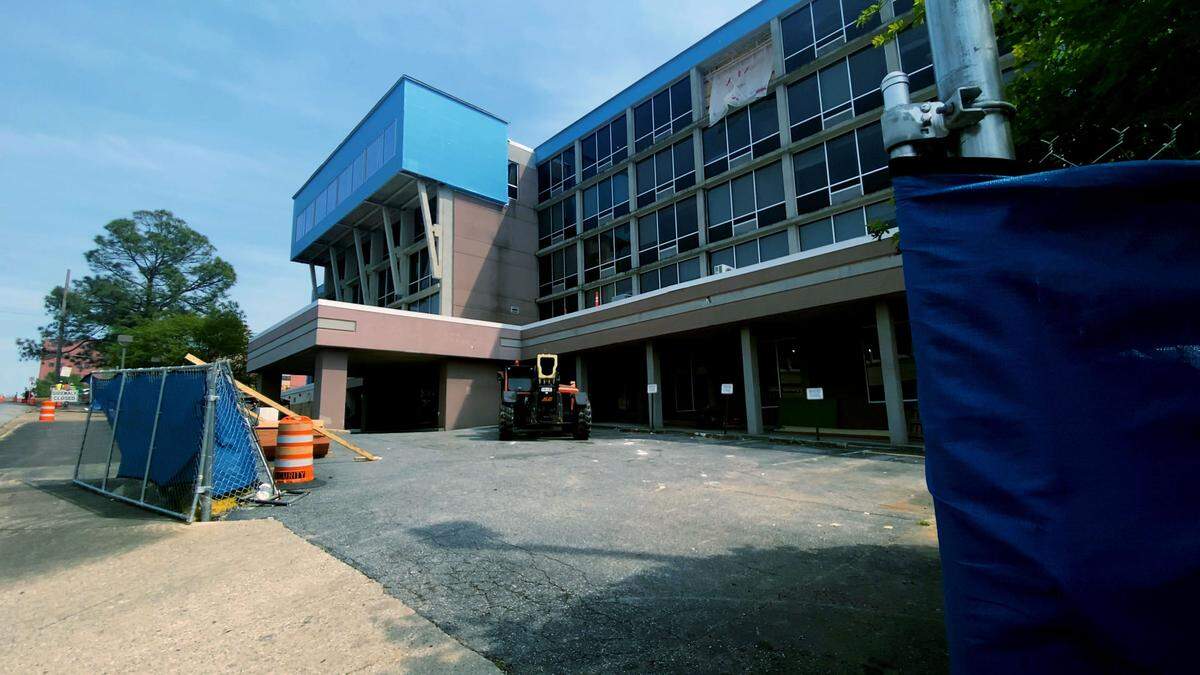A major renovation of the former Doctors Hospital building in Columbus, Georgia is well underway, transforming it into the Bill and Olivia Amos Children’s Hospital. 04/08/2024