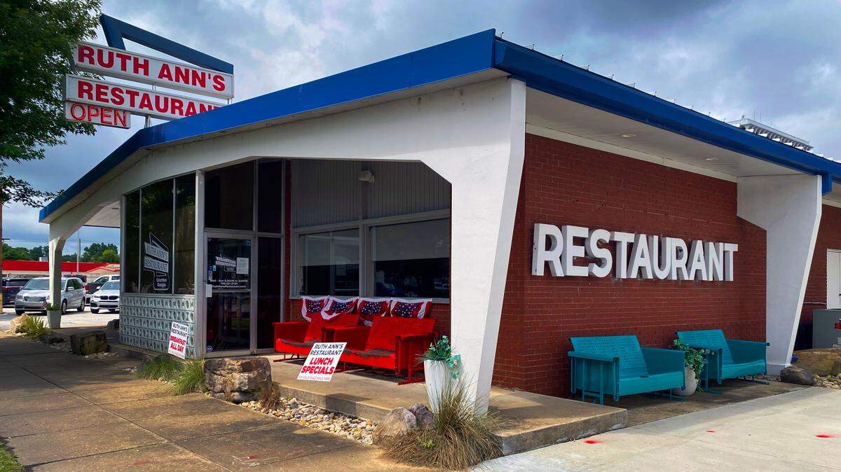 Ruth Ann’s Restaurant is located at 941 Veterans Parkway in Columbus, Georgia.