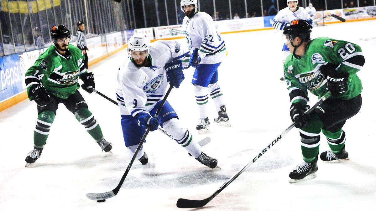 Cottonmouths' Ben OíQuinn working the puck between Icegators' Ben Kramer and Blake Hielata as he pass the puck back to Kyle Shapiro in the 1st period of the game Sunday afternoon