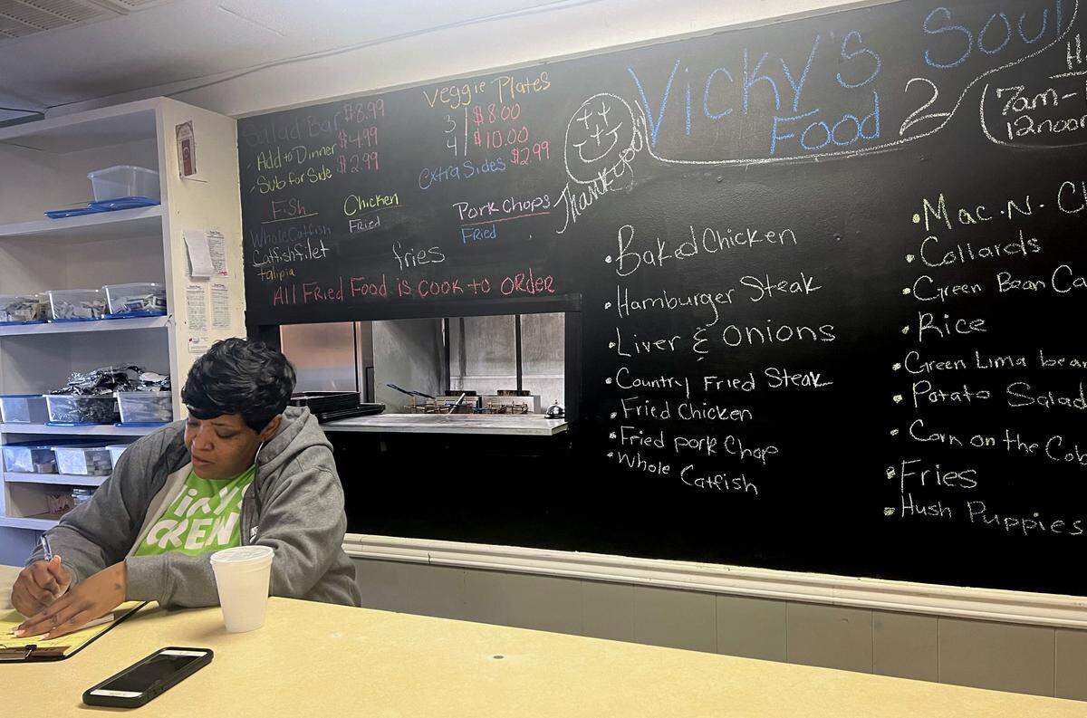 Chiffany Lawrence, owner of Vicky’s Soul Food, brought her food to Waverly Hall at the end of October after seeing success in her Columbus restaurant on Hamilton Road.