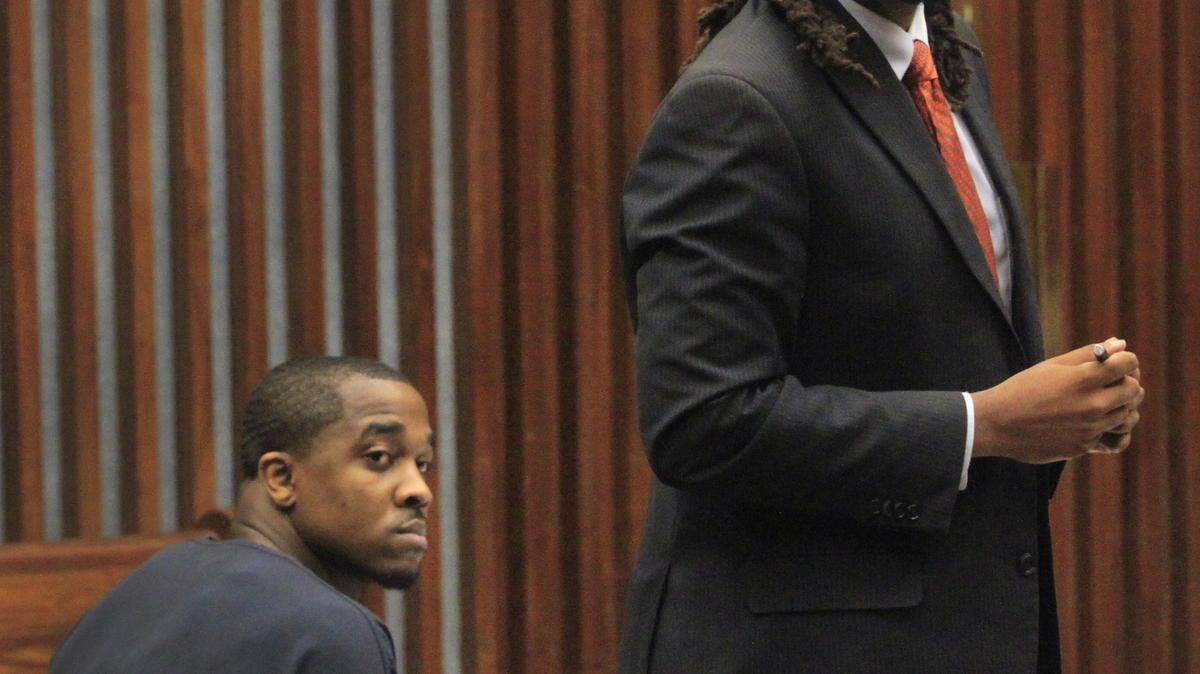 Mike Haskey mhaskey@ledger-enquirer.com Vashon Walker,seated, is being represented by defense attorney William Kendrick. 08/19/15