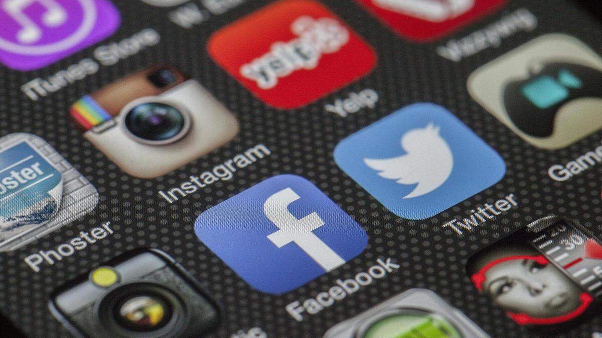 https://www.pexels.com/photo/facebook-application-icon-147413/