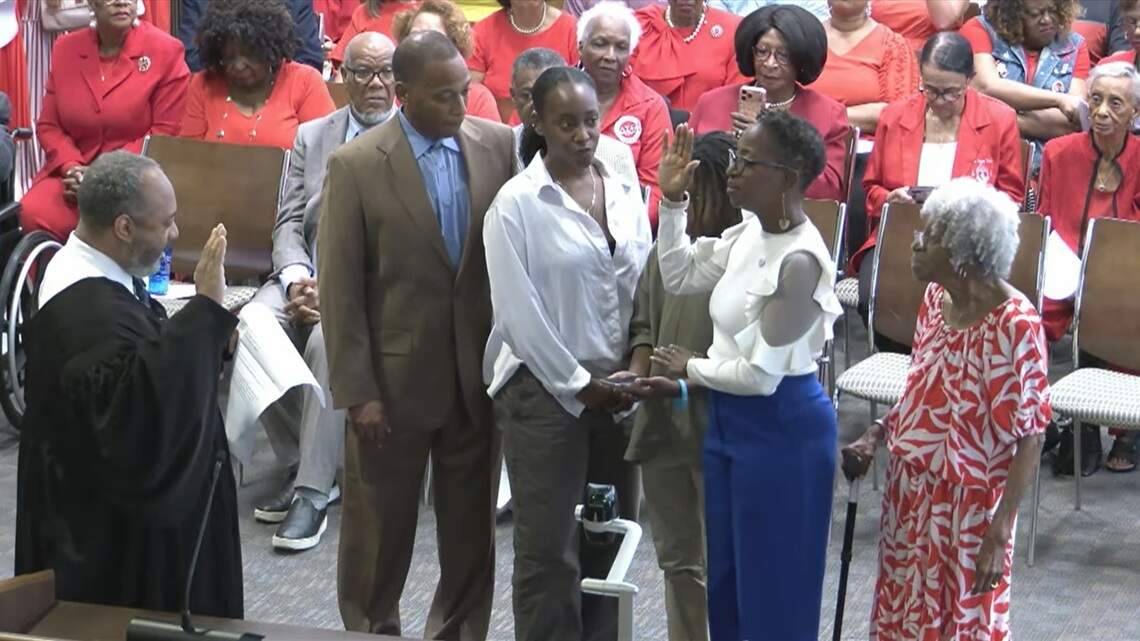 Cathy Cook sworn in as citywide Columbus councilor following defeat of John Anker