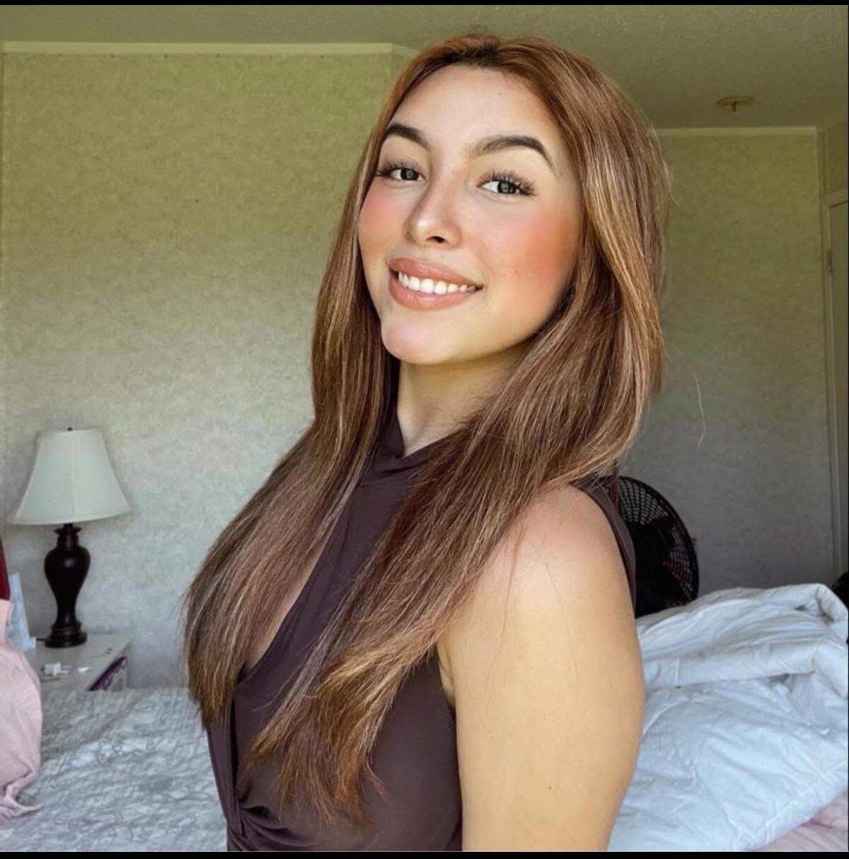 Allison Bustillo, 20, was detained by ICE in February 2025 after the FBI and other law enforcement raided her family’s apartment in Charlotte, North Carolina, looking for a former tenant. Bustillo was detained in Stewart Detention Center in Lumpkin, Georgia, for over six months.