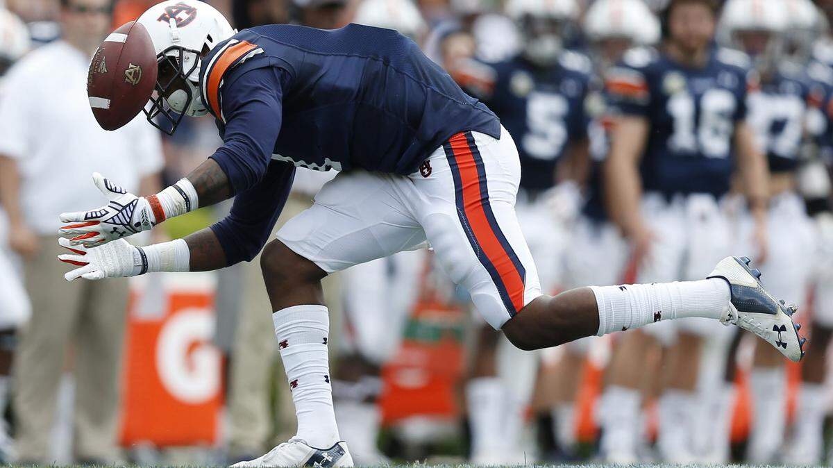 Auburn wide receiver D'haquille Williams (1) bobbles a pass in the first half of their spring NCAA college football game, Saturday, April 18, 2015, in Auburn, Ala. (AP Photo/Brynn Anderson)