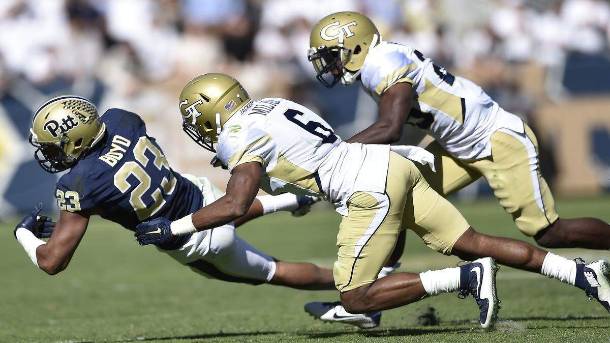 MIKE STEWART/Associated Press
Georgia Tech defensive back Chris Milton (6) and the Yellow Jackets' defense faces a talented Florida State offense Saturday night.