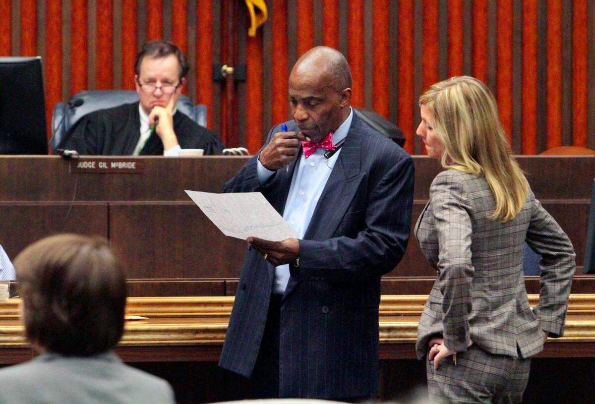 Assistant District Attorney Al Whitaker, center, and defense attorney Jennifer Curry confer during jury deliberations in the Upatoi triple-murder trial.