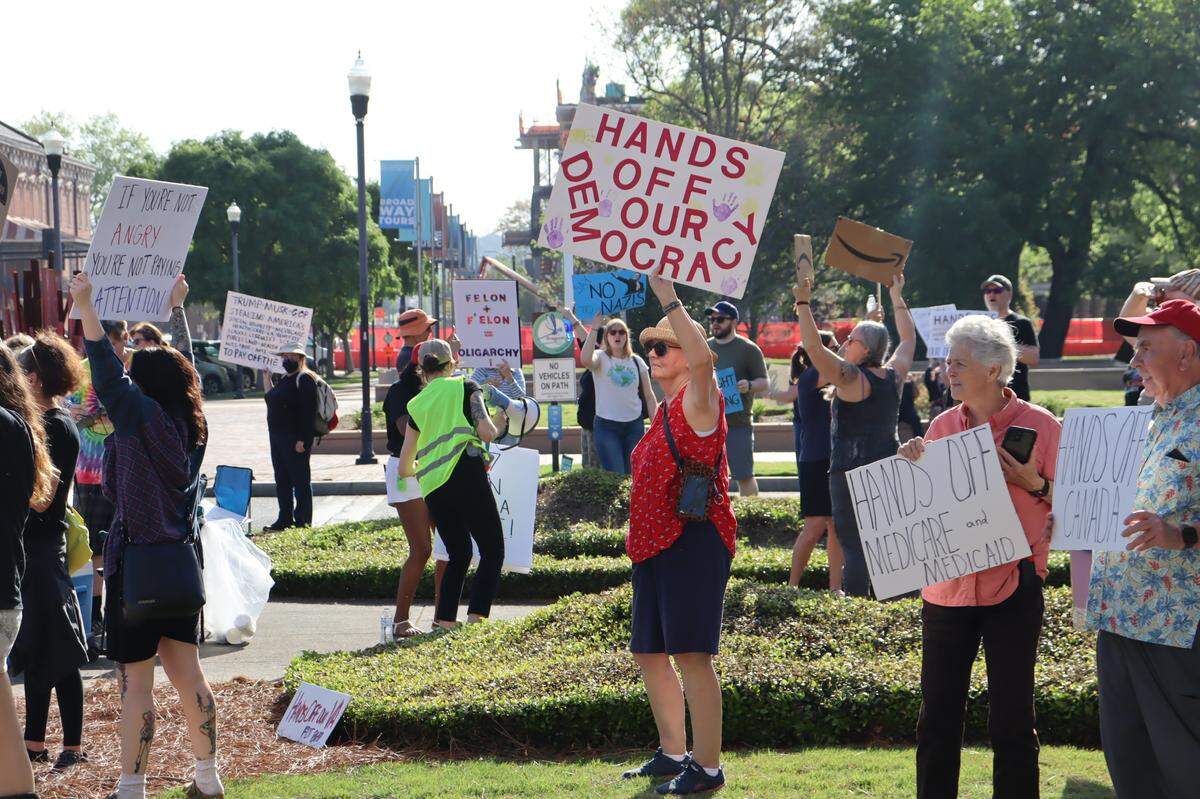 Protesters holding signs at the Hands Off protest in Columbus, 4/5/25 at 1000 Broadway Ave.