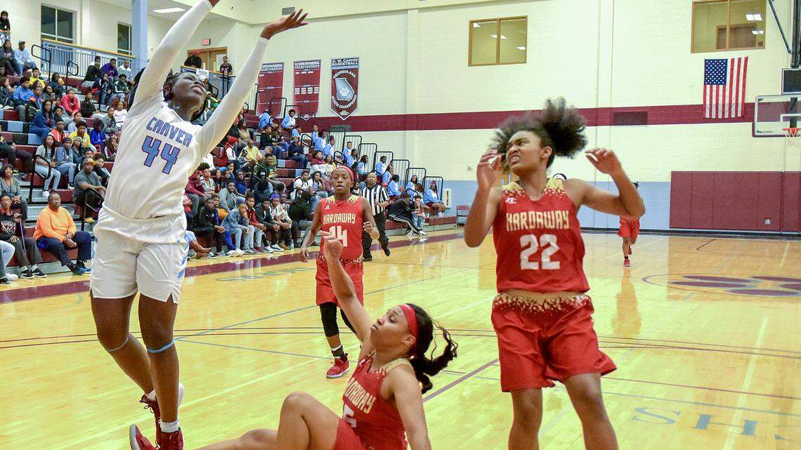 Undefeated team leads Columbus area schools into state basketball playoffs