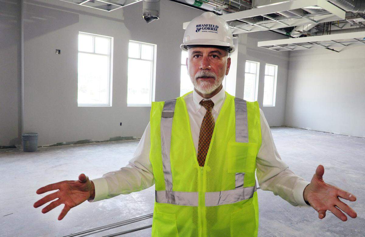 Dr. Maurice M. Solis, senior associate dean for the Mercer University School of Medicine’s Columbus, Georgia campus, talks about some of the building’s features during a tour.