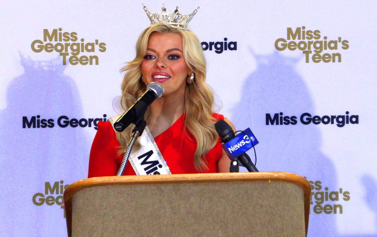 Miss Georgia 2023 Tara Schiphof speak Friday afternoon at the “Meet the Crowns” event at Columbus, Georgia Convention & Trade Center. 06/07/2024