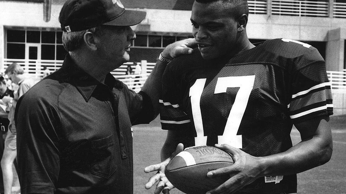 Auburn Tigers legend Pat Dye dies at 80 after recent hospitalization