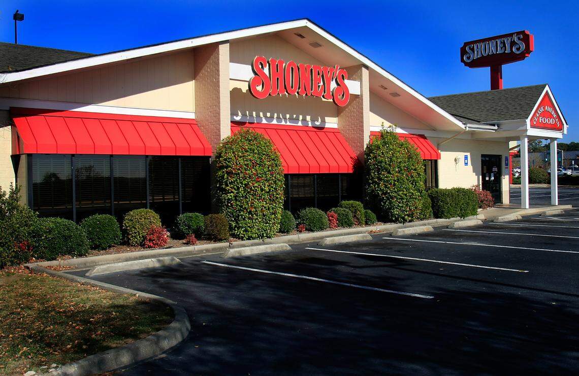 Mike Haskey mhaskey@ledger-enquirer.com The Shoney’s on Airport Thruway and other Shoney’s in the area were recently closed. 12/09/10