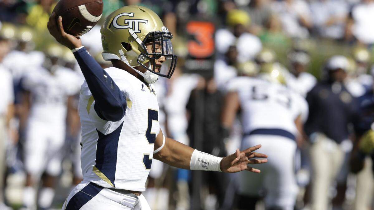 MICHAEL CONROY/Associated PressGeorgia Tech quarterback Justin Thomas throws against Notre Dame during the first half Sept. 19 in South Bend, Ind.