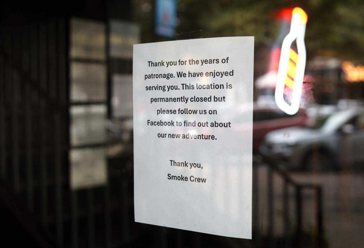 Niki Gedroic, the owner of Smoke Bourbon and BBQ, has closed this location at the corner of Broadway and 11th Street in downtown Columbus, Georgia and is reopening the restaurant as Smoke Tavern and Grill in the former B. Merrell’s location on Veterans Parkway.