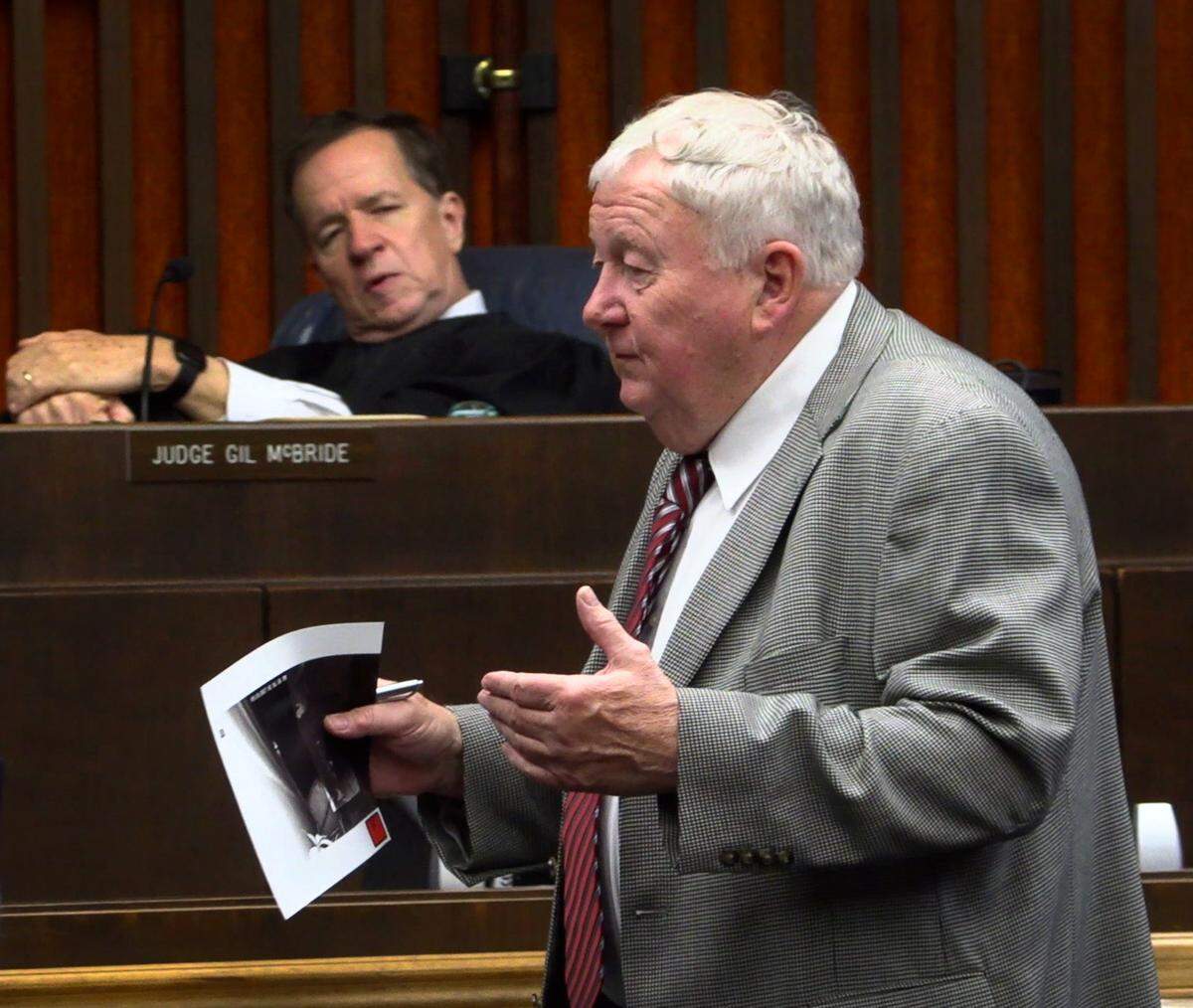 Michael Garner, defense attorney for Jeffery “Red” Flakes Jr., makes his closing argument Friday morning. 10/28/2022