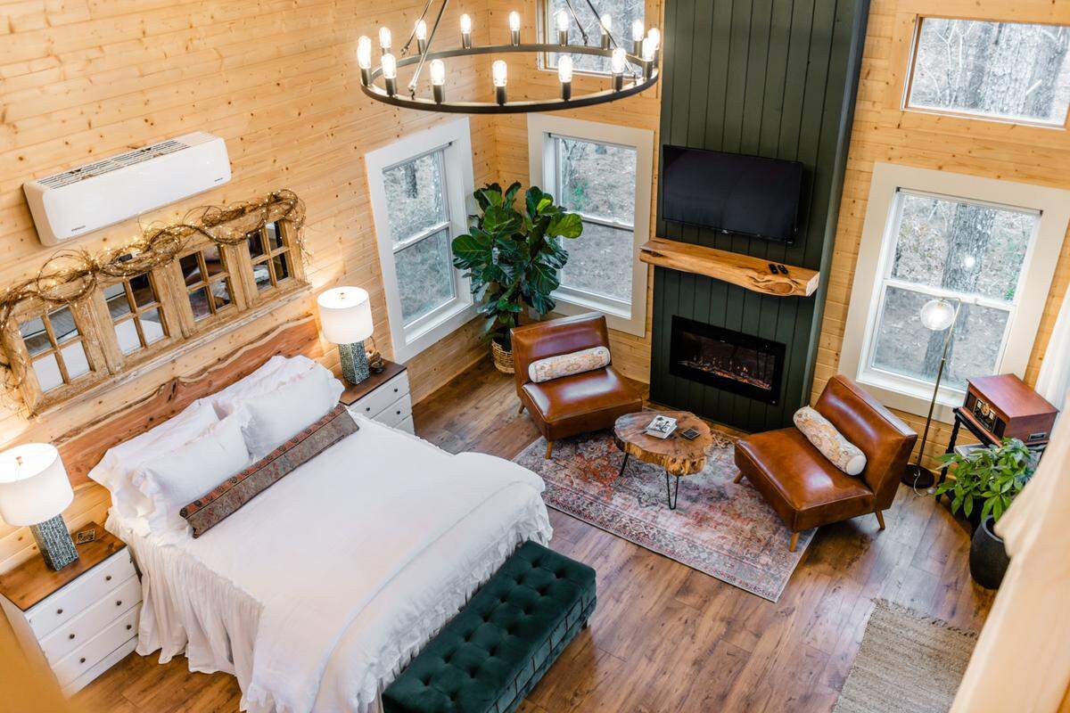 The “Bide in the Trees — Luxury Treehouse Experience” in the Talbot County community of Box Springs went live on Airbnb a few days before Christmas. It’s considered the only luxury treehouse available for rent not just in the Columbus area but anywhere in Georgia that’s south of the Atlanta metro area.