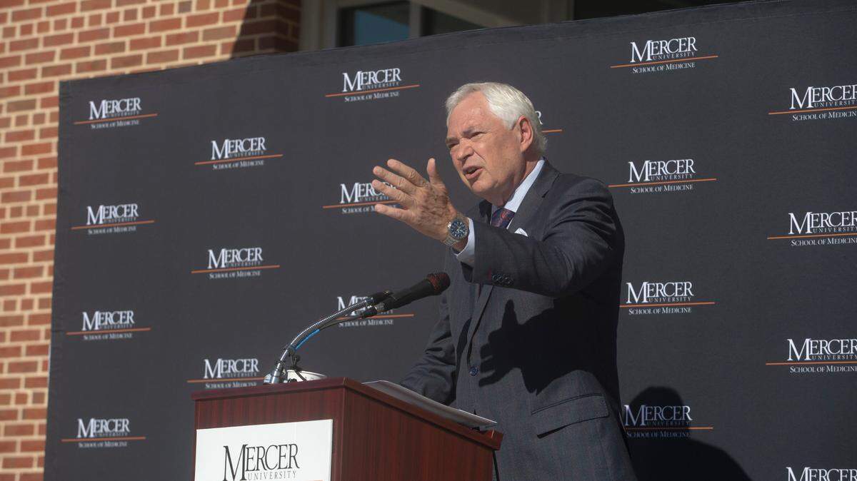 Mercer University President William D. Underwood welcomes the first class of medical students to the School of Medicine’s new Columbus campus on Dec. 14, 2021.