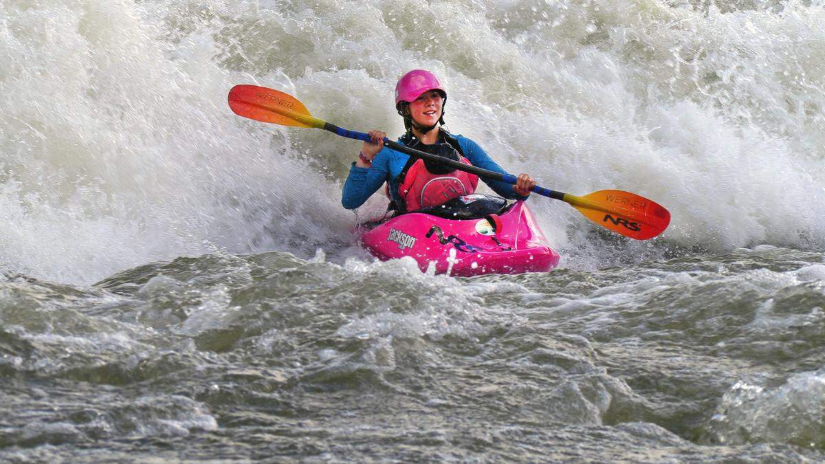 At the 2022 world championships last month in Nottingham, England, Makinley Kate Hargrove, 14, won the bronze medal out of 20 competitors in the junior women’s division and, in the semifinals, set the ICF world record for highest-scoring ride by a junior woman. 07/28/2022