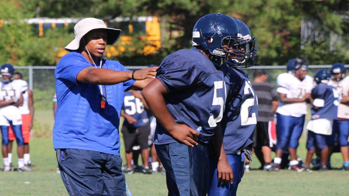 DAVID MITCHELL/dmitchell@ledger-enquirer.com
Cedric Ware directs his offensive linemen during a practice last week. Ware is entering his first season as Kendrick's head coach.
