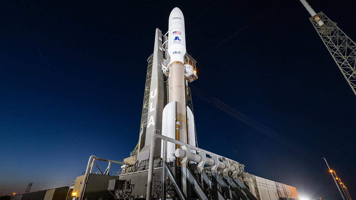 The United Launch Alliance (ULA) Atlas V rocket sits on Space Launch Complex 41 (SLC-41) at Cape Canaveral at sunset. The Atlas V will launch the Kuiper 1 mission for Amazon’s Project Kuiper broadband satellite constellation.
