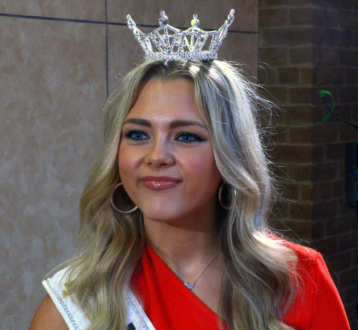Miss Georgia’s Teen 2023 Charlie Key answers question friday aftenoon at the “Meet the Crowns” event at Columbus, Georgia Convention & Trade Center. 06/07/2024
