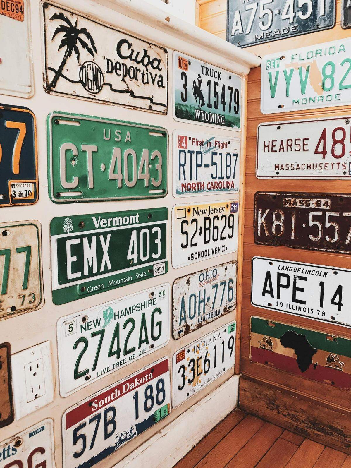  https://www.pexels.com/photo/car-plates-from-usa-states-9792067/