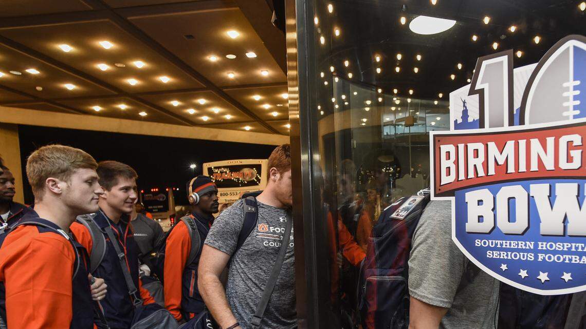 Auburn football teams arrives at The Wynfrey Hotel for the Birmingham Bowl on Saturday, December 26, 2015 in Hoover, Ala. (Wade Rackley | Auburn Athletics)