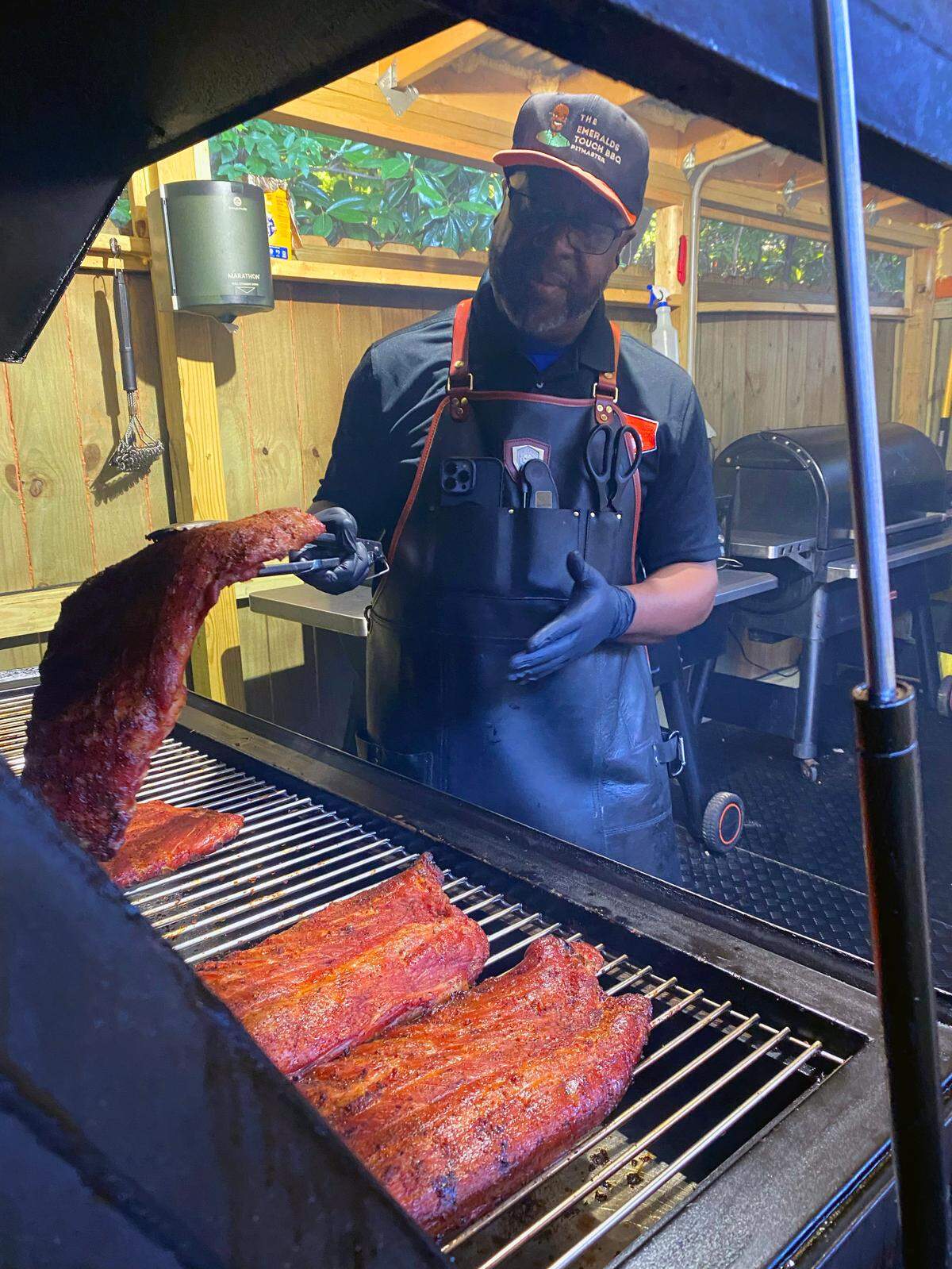 Prathan Powell began sharing his barbecue sauce with his community for free during neighborhood cookouts. Friends and family enjoyed it so much that they encouraged him to sell it. So, he and his wife, Sandy, opened The Emerald’s Touch BBQ food truck in January 2020, ahead of the COVID-19 pandemic. Now, The Emerald’s Touch BBQ is preparing to celebrate its grand opening of its brick and mortar restaurant on June 1.