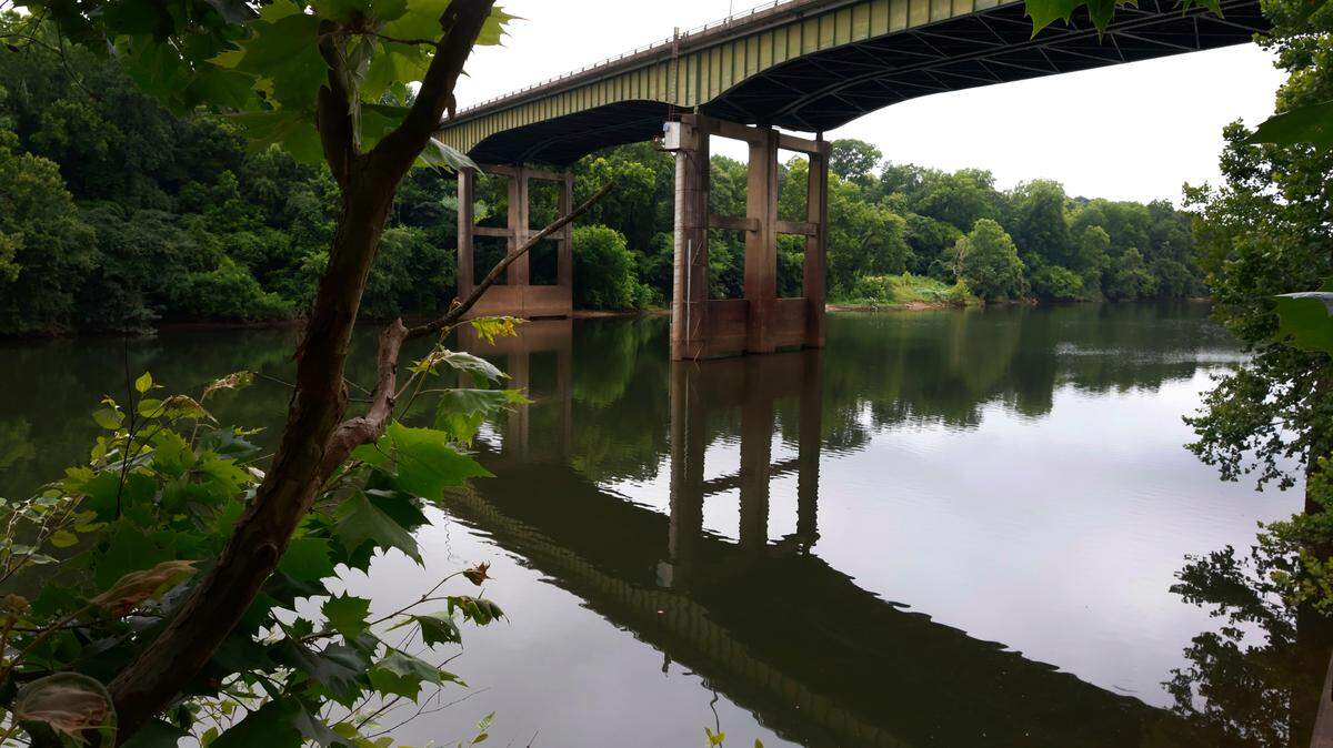 The Chattahoochee River flows underneath the Oglethorpe Bridge (HWY 280) that connects Columbus, Georgia with Phenix City, Alabama. In September 2023, the Muscogee County Sheriff’s Office issued an alert after deputies said they noticed an increase in alligator activity near the bridge behind the Columbus Civic Center. 06/28/2024