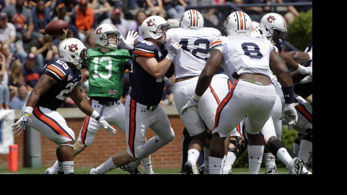 ROBIN TRIMARCHI rtrimarchi@ledger-enquirer.com
Auburn quarterback Sean White throws the ball during the A-Day game Saturday at Jordan-Hare Stadium.  04.18.15