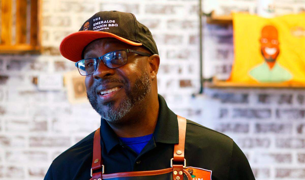 Prathan Powell began sharing his barbecue sauce with his community for free during neighborhood cookouts. Friends and family enjoyed it so much that they encouraged him to sell it. So, he and his wife, Sandy, opened The Emerald’s Touch BBQ food truck in January 2020, ahead of the COVID-19 pandemic. Now, The Emerald’s Touch BBQ is preparing to celebrate its grand opening of its brick and mortar restaurant on June 1.