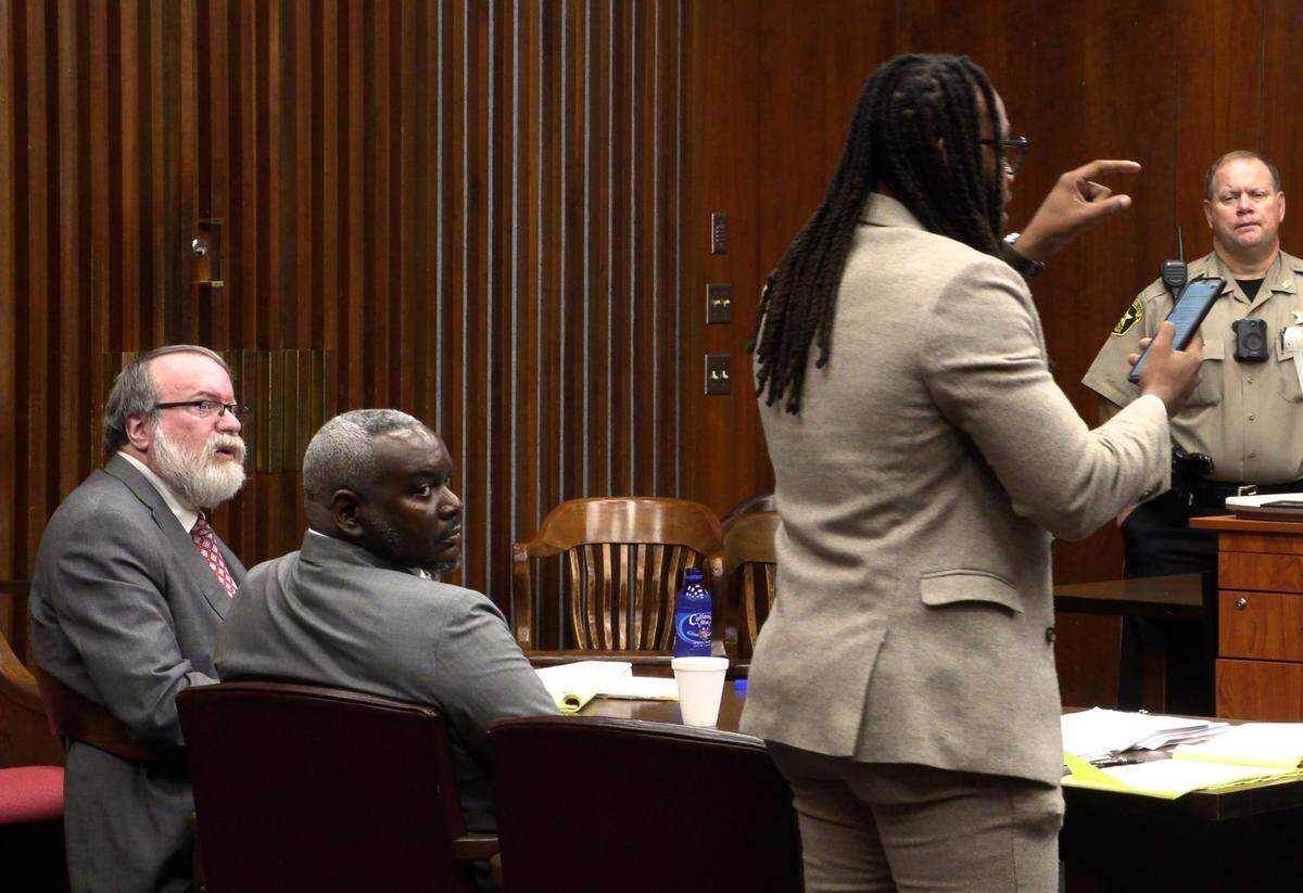 Cyrus Howard Sr., center, is represented by defense attorneys Mark Shelnutt, left, and William Kendrick, standing right. Howard is on trial for murder, aggravated assault and using a gun to commit a crime.