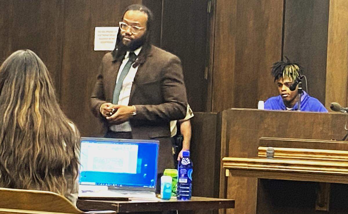 Attorney William Kendrick questions witness Wandray Harris, one of two men who survived a shooting that killed two of his friends in June 2021.