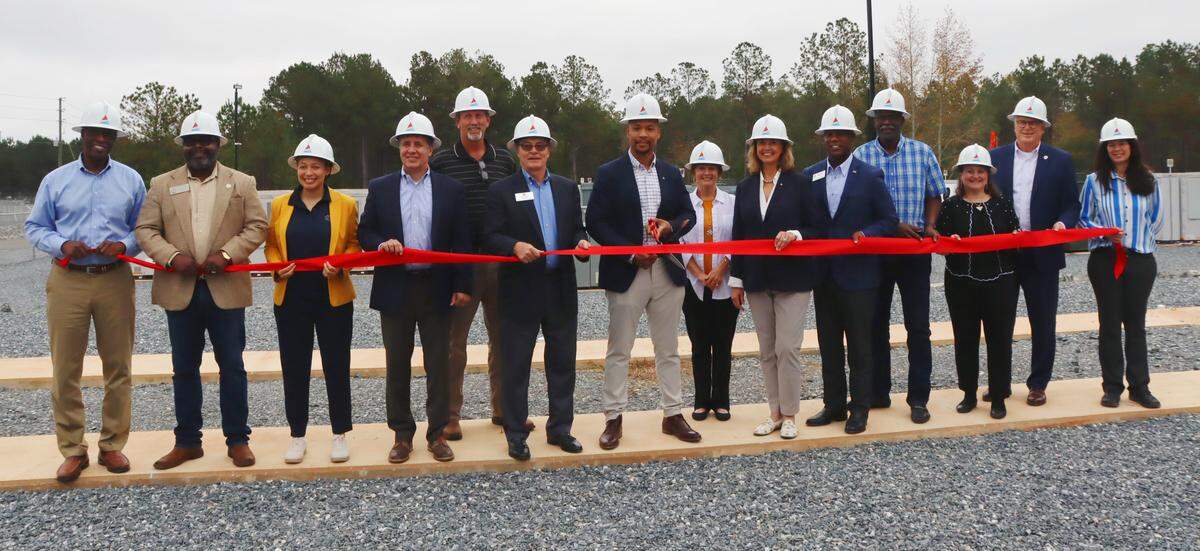 Georgia Power executives and project manager cut the ribbon for the opening day of the battery storage facility. Mayor Skip Henderson of Columbus holds part of the ribbon. 11/07/2024