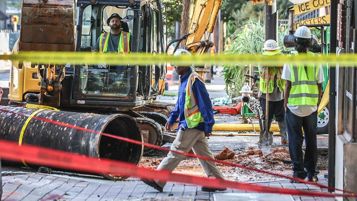Crews work to repair a water line at 11th Street and Peachtree Street in Midtown on Monday morning. June 3, 2024. The Atlanta Journal Constitution.