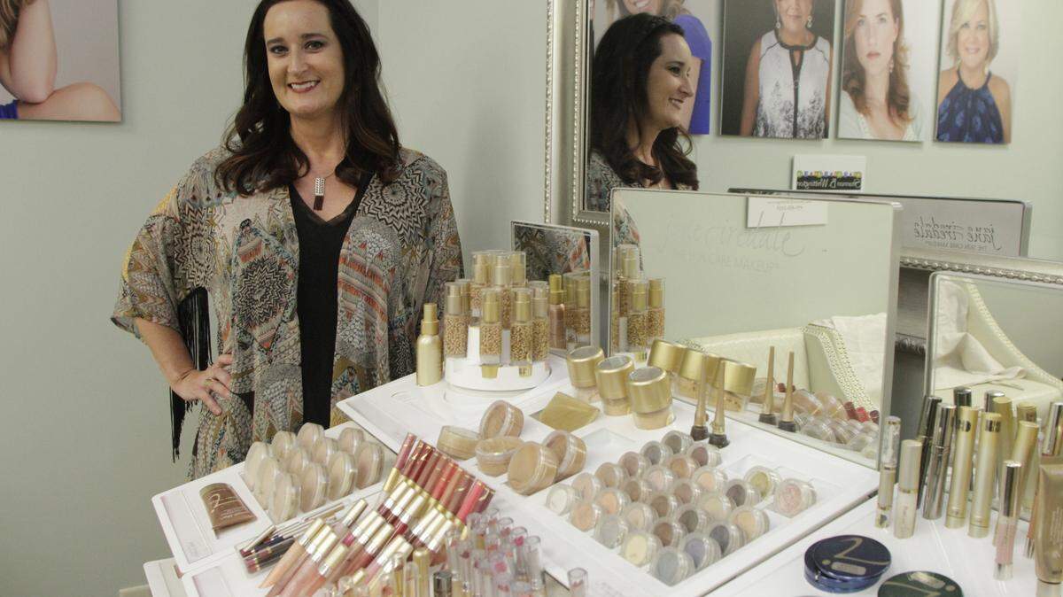 ROBIN TRIMARCHI rtrimarchi@ledger-enquirer.comLeigh-Anne Paul is a stylist and make-up artist at The Beauty Shop Salon in the Bradley Park Shopping center.  10.20.15