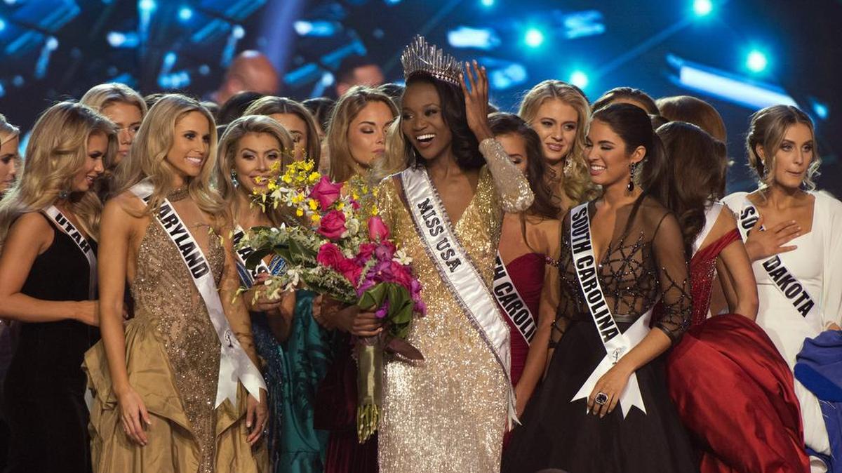 Miss District of Columbia Deshauna Barber smiles after being crowned Miss USA during the 2016 Miss USA pageant in Las Vegas on June 5, 2016.