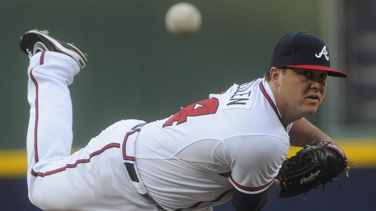 Pitcher Kris Medlen announced his retirement from baseball Tuesday.