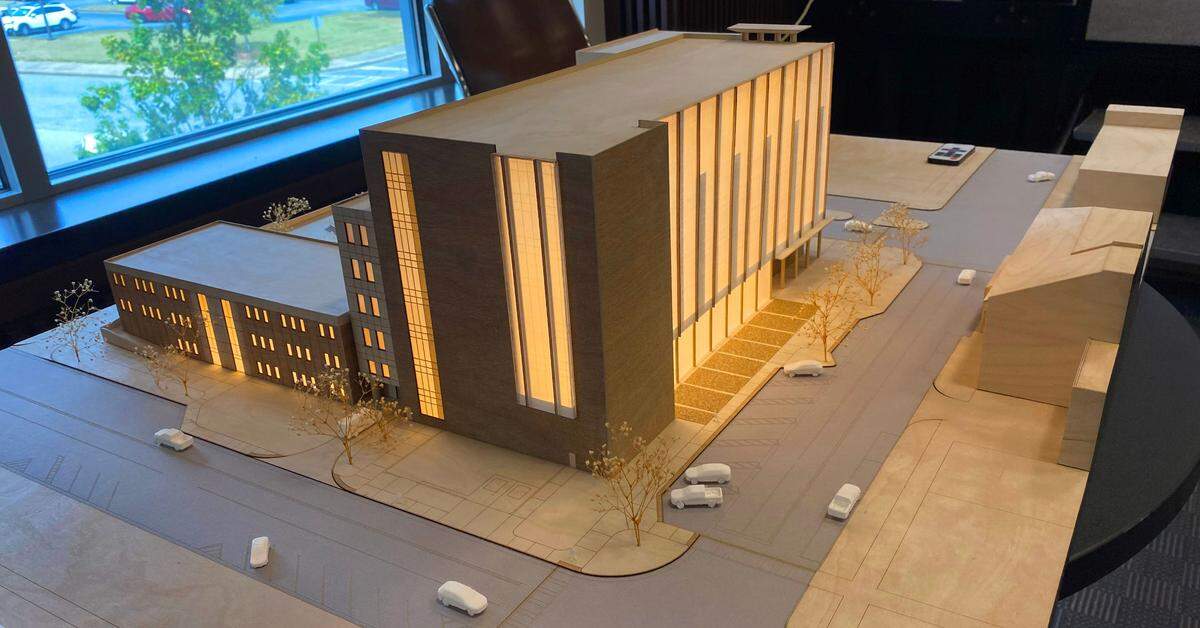 The architects for Columbus’ new justice center briefed city councilors Tuesday with a slideshow, an animated video, and a tabletop model of their latest redesign.