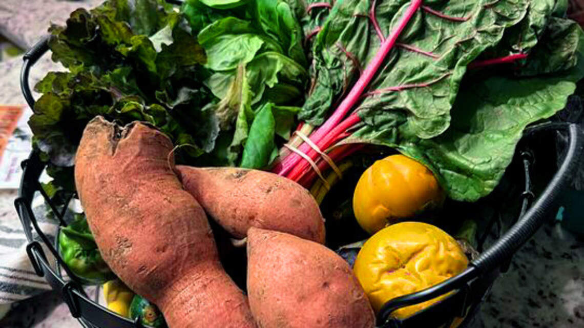 Organic food costs 59% more than local produce in Columbus. What to know to buy both