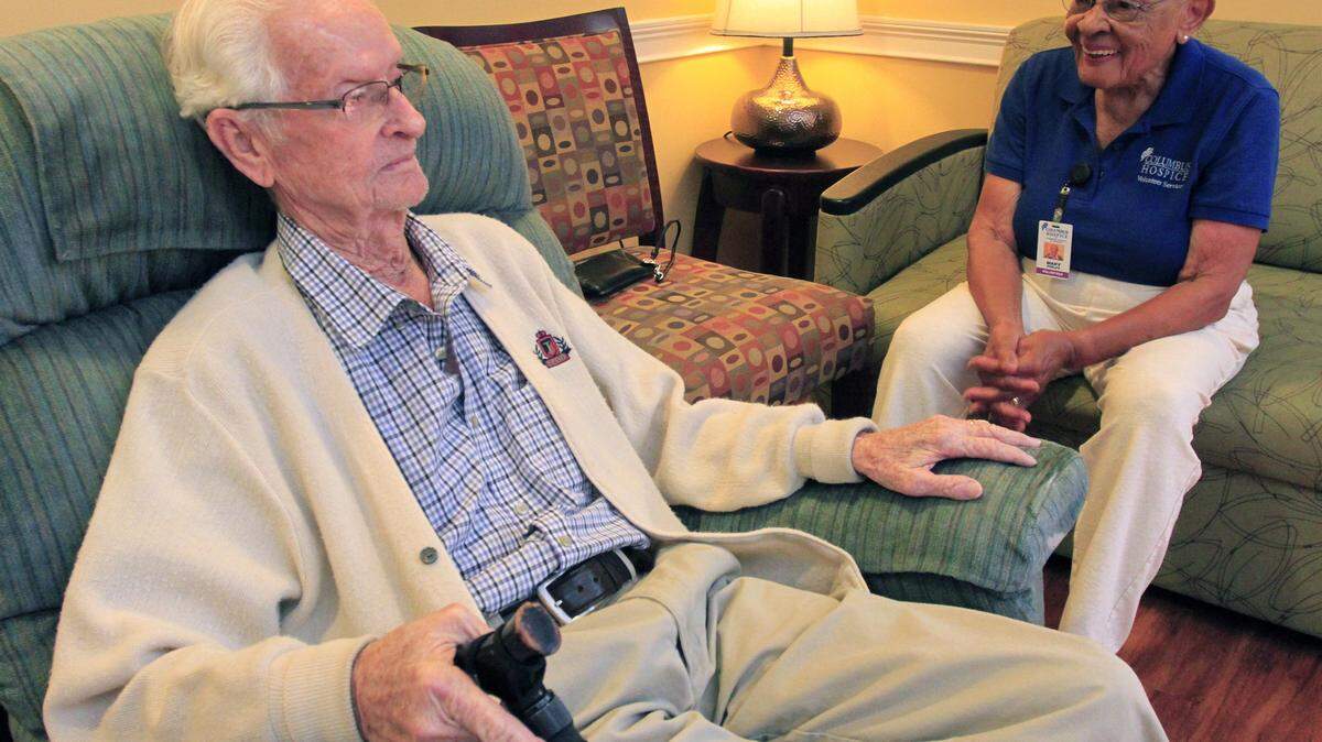 Mike Haskey/mhaskey@ledger-enquirer.comColumbus Hospice volunteer Mary Phelps visits Thursday morning with patient Winston McQuaig.