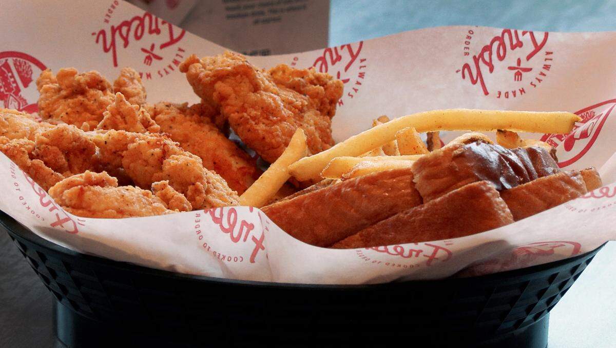 The Columbus area’s first Slim Chickens, at 2041 US-280 in Phenix City, opened to the public Aug. 4, 2025, after a ribbon-cutting ceremony.