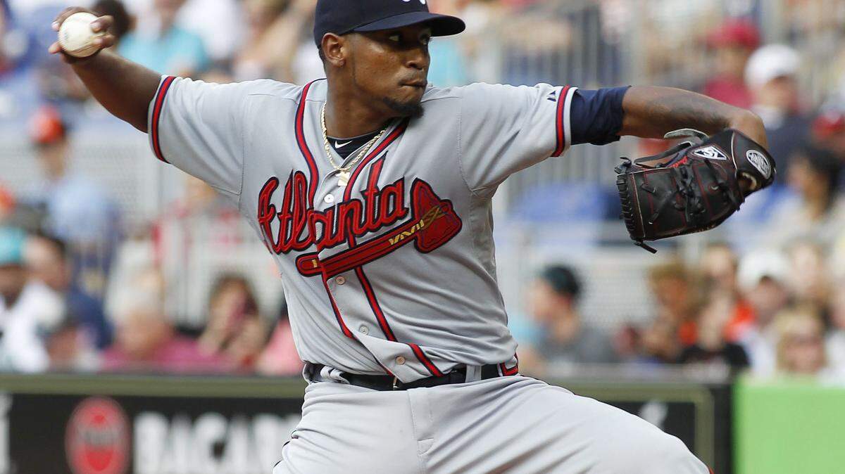 JOE SKIPPER/Associated PressAtlanta Braves starting pitcher Julio Teheran throws in the first inning against the Miami Marlins during their opening day baseball game in Miami on April 6, 2015.