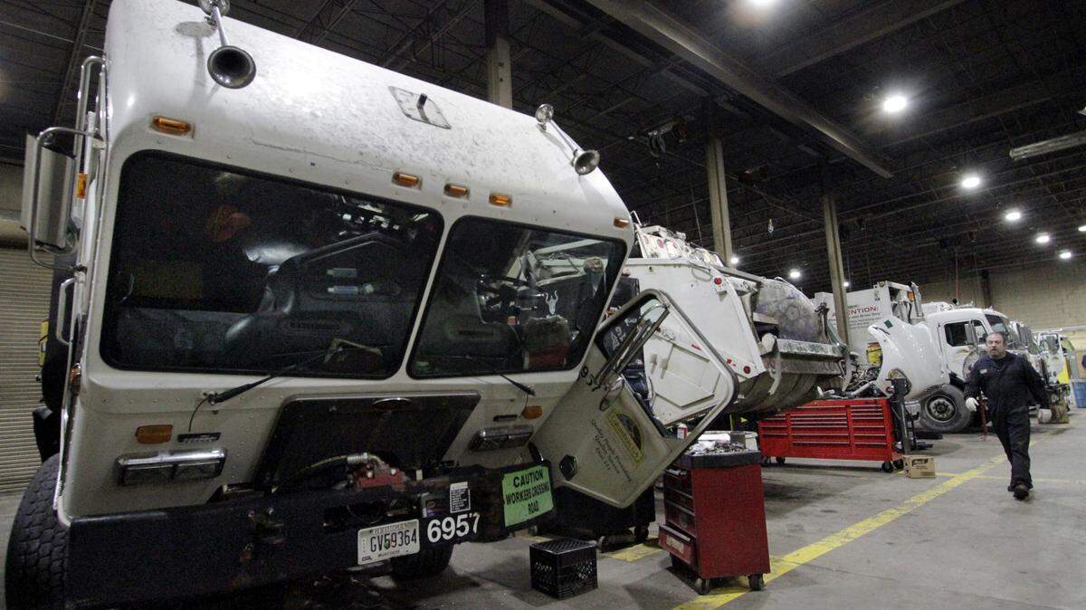 ROBIN TRIMARCHI rtrimarchi@ledger-enquirer.comFleet maintenance technician David Brady walks down the aisle of city garbage trucks at the City Garage Wednesdsay. The aging fleet is a safety hazard to the city's drivers and other motorists on the road, according to both the drivers and the mechanics who work to keep the trucks maintained.  01.27.16