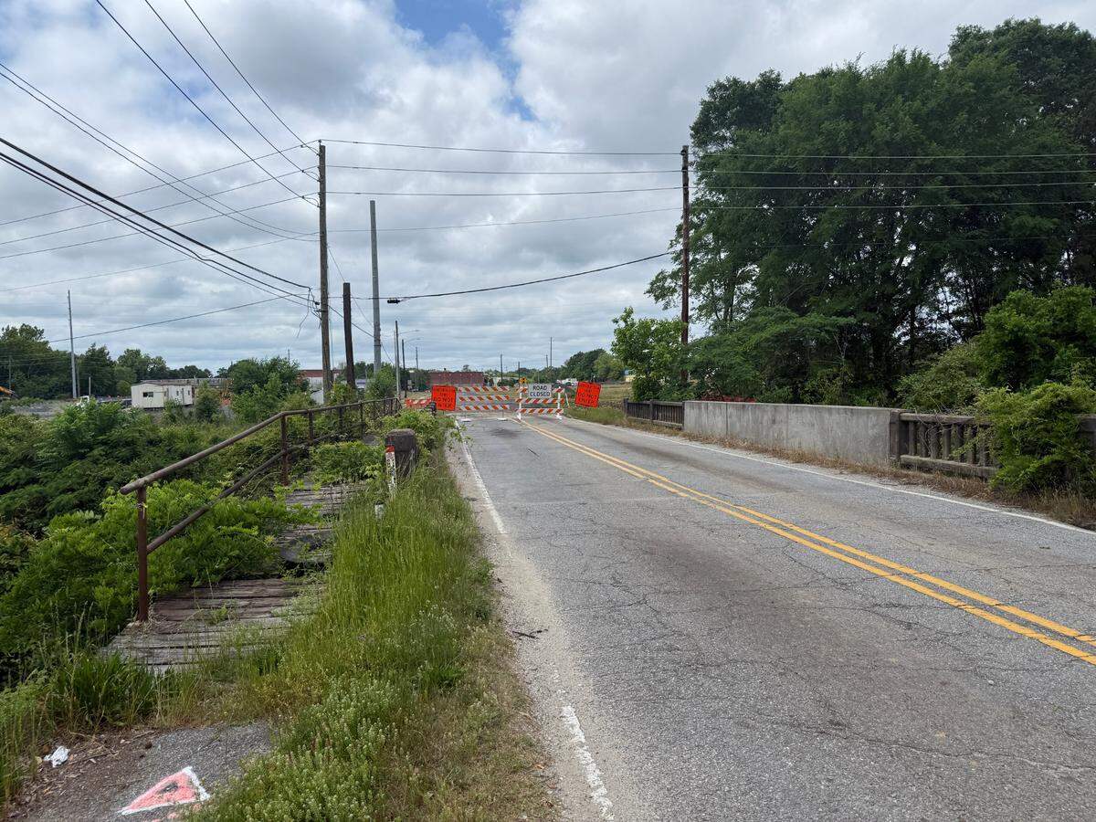 Morris Rd. Hotdogs & BBQ, 564 Morris Road, is next to an entry point for the intersection known as the Spiderweb in Columbus.