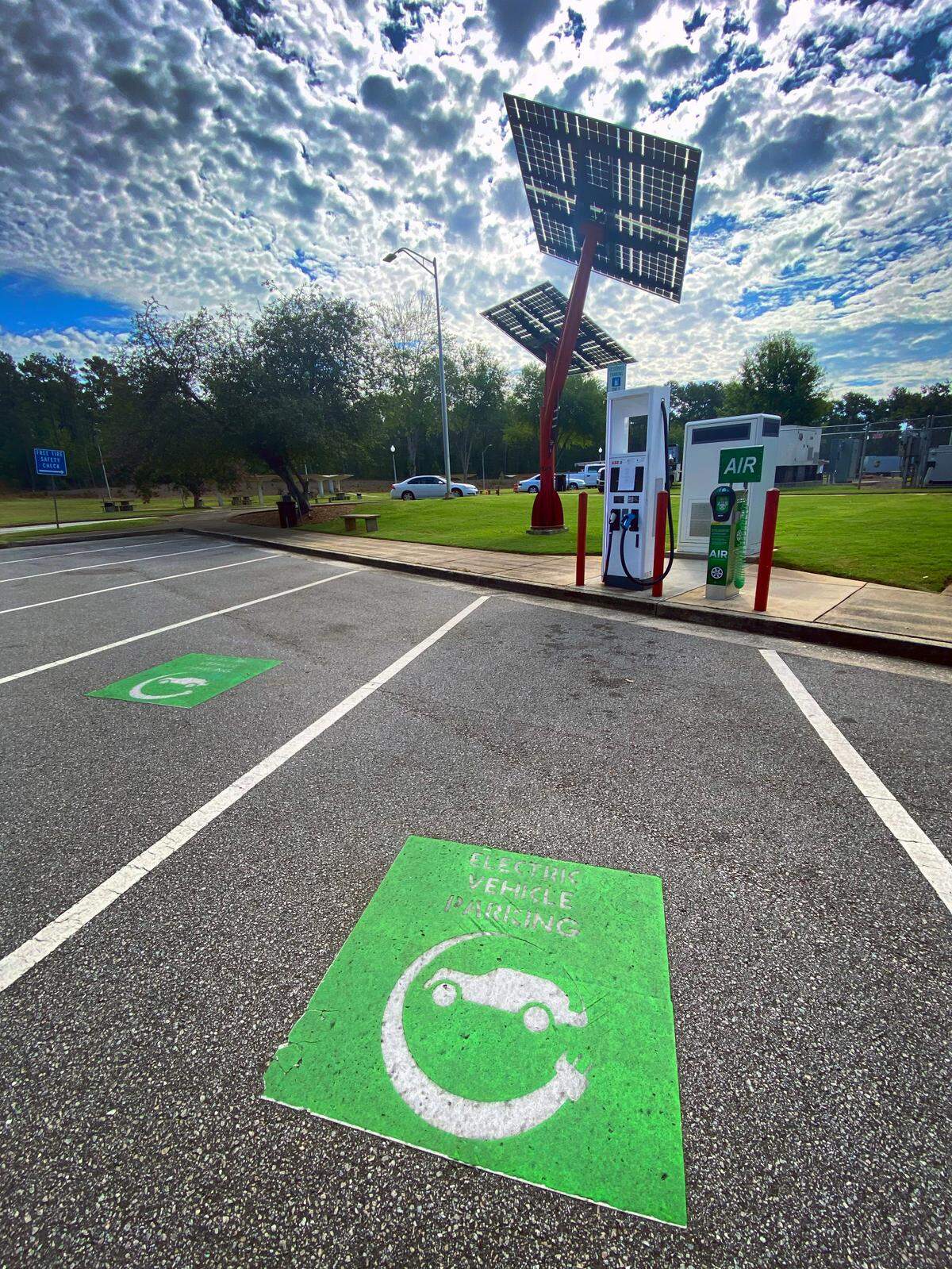 The Welcome Center on I-85 in Georgia on the western end of The Ray has a solar-powered electric vehicle charging station. 08/01/2023