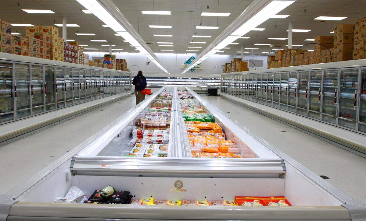 Asian Supermarket, located at 5750 Milgen Rd. in Columbus, Georgia, celebrated its grand opening December 1. The store sells a wide variety of items, such as fresh seafood, fresh produce, grocery products, and houseware items.